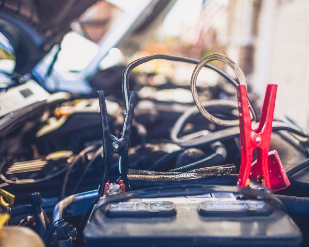 Akumulator samochodowy – po czym poznać, że już czas wymienić akumulator?